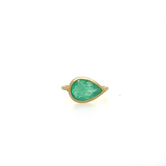 Monaka 18K Pear-shaped Emerald Ring